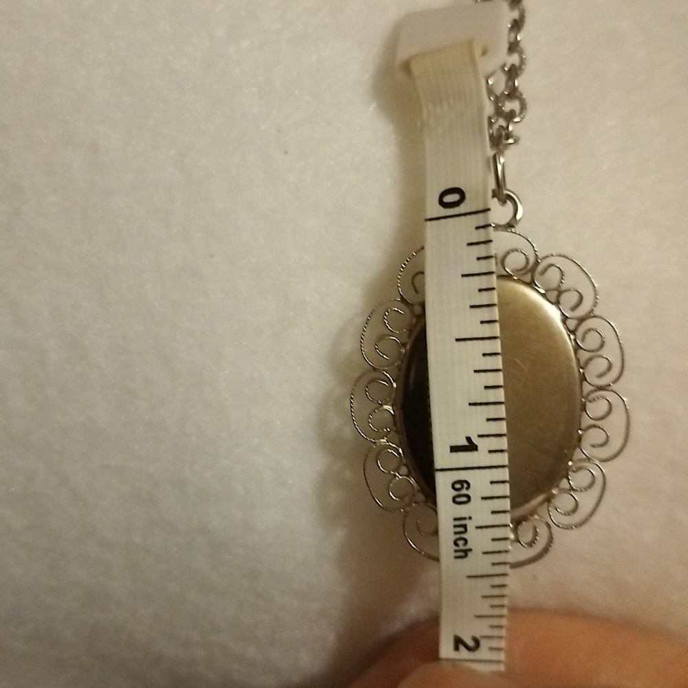 Vtg. left facing Mirrored Crystal Cameo black glass pendant w Silver tone chain - Picture 9 of 10